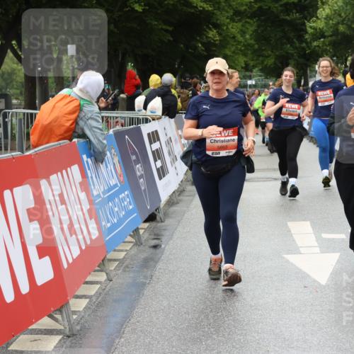 14.06.2026 - REWE Women's Run Strokosch-Dieckow http://msf.ph/oto/9763748 14.06.2026 11:11:51 Ziel 5148, 5162, 5663 meine-sportfotos.de