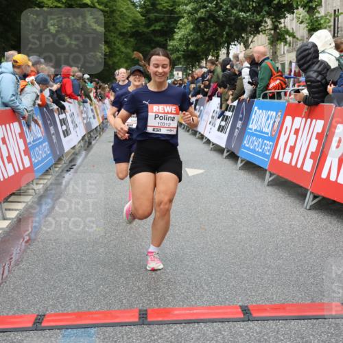 14.06.2026 - REWE Women's Run Strokosch-Dieckow http://msf.ph/oto/9763759 14.06.2026 09:51:07 Ziel 10039, 10159, 10312, 10618, 10666, 11003 meine-sportfotos.de