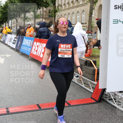 14.06.2026 - REWE Women's Run Strokosch-Dieckow http://msf.ph/oto/9763773 14.06.2026 11:11:43 Ziel 5040, 5042, 5043, 5162, 5632 meine-sportfotos.de