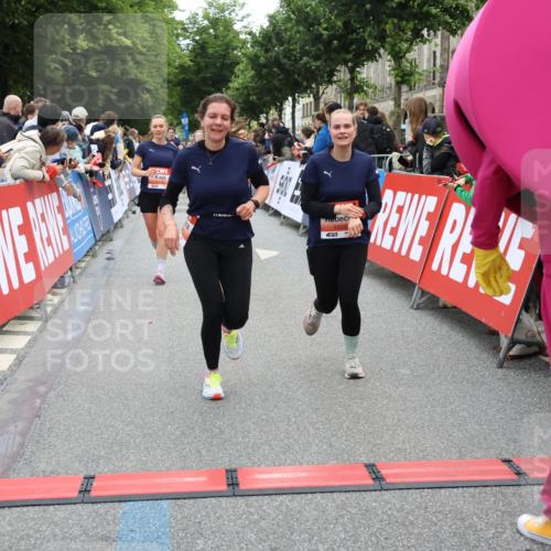 14.06.2026 - REWE Women's Run Strokosch-Dieckow http://msf.ph/oto/9763786 14.06.2026 10:57:36 Ziel 5202, 5228, 5255, 5381, 5499, 5712, 5778, 5806, 5924 meine-sportfotos.de