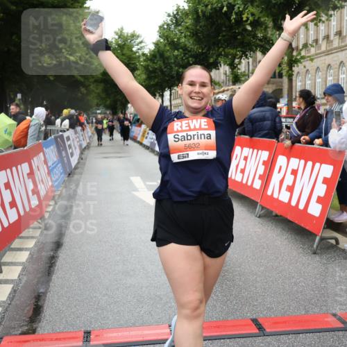 14.06.2026 - REWE Women's Run Strokosch-Dieckow http://msf.ph/oto/9763816 14.06.2026 11:11:42 Ziel 5040, 5042, 5043, 5162, 5632 meine-sportfotos.de
