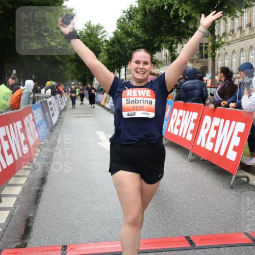 14.06.2026 - REWE Women's Run Strokosch-Dieckow http://msf.ph/oto/9763827 14.06.2026 11:11:42 Ziel 5040, 5042, 5043, 5162, 5632 meine-sportfotos.de