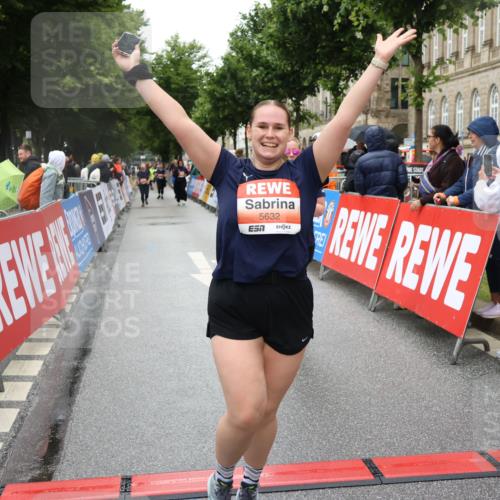 14.06.2026 - REWE Women's Run Strokosch-Dieckow http://msf.ph/oto/9763838 14.06.2026 11:11:42 Ziel 5040, 5042, 5043, 5162, 5632 meine-sportfotos.de