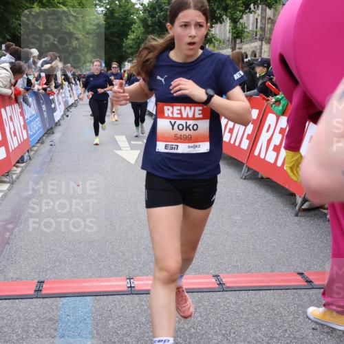 14.06.2026 - REWE Women's Run Strokosch-Dieckow http://msf.ph/oto/9763845 14.06.2026 10:57:33 Ziel 5202, 5228, 5255, 5381, 5499, 5712, 5806, 5913, 5924 meine-sportfotos.de