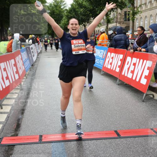 14.06.2026 - REWE Women's Run Strokosch-Dieckow http://msf.ph/oto/9763897 14.06.2026 11:11:42 Ziel 5040, 5042, 5043, 5162, 5632 meine-sportfotos.de