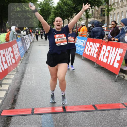 14.06.2026 - REWE Women's Run Strokosch-Dieckow http://msf.ph/oto/9763912 14.06.2026 11:11:41 Ziel 5040, 5042, 5043, 5162, 5632 meine-sportfotos.de