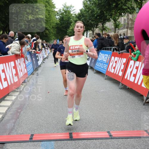 14.06.2026 - REWE Women's Run Strokosch-Dieckow http://msf.ph/oto/9763951 14.06.2026 10:57:32 Ziel 5006, 5202, 5228, 5499, 5753, 5806, 5913, 5924, 5933 meine-sportfotos.de