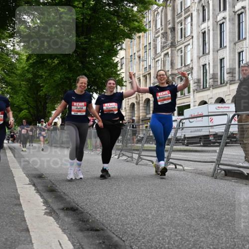 14.06.2026 - REWE Women's Run J. Mangold http://msf.ph/oto/9764024 14.06.2026 11:11:23 Ziel 5080, 5081, 5082, 5148, 5663 meine-sportfotos.de