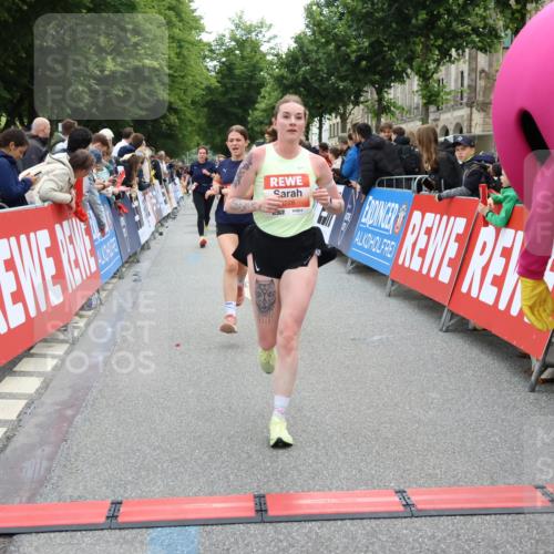 14.06.2026 - REWE Women's Run Strokosch-Dieckow http://msf.ph/oto/9764025 14.06.2026 10:57:32 Ziel 5006, 5202, 5228, 5499, 5753, 5806, 5913, 5924, 5933 meine-sportfotos.de