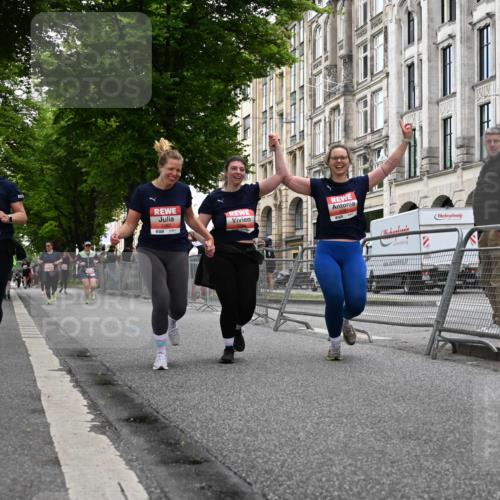 14.06.2026 - REWE Women's Run J. Mangold http://msf.ph/oto/9764028 14.06.2026 11:11:23 Ziel 5080, 5081, 5082, 5148, 5663 meine-sportfotos.de