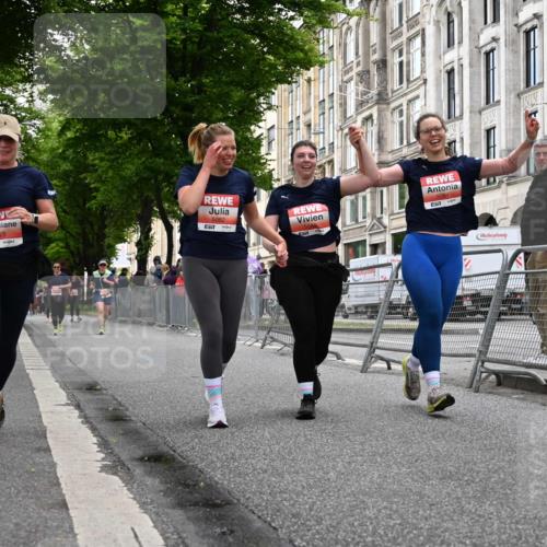 14.06.2026 - REWE Women's Run J. Mangold http://msf.ph/oto/9764036 14.06.2026 11:11:24 Ziel 5080, 5081, 5082, 5148, 5663 meine-sportfotos.de