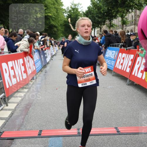 14.06.2026 - REWE Women's Run Strokosch-Dieckow http://msf.ph/oto/9764045 14.06.2026 10:57:31 Ziel 5006, 5228, 5499, 5753, 5806, 5913, 5933 meine-sportfotos.de
