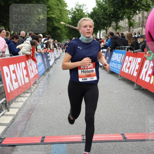 14.06.2026 - REWE Women's Run Strokosch-Dieckow http://msf.ph/oto/9764061 14.06.2026 10:57:31 Ziel 5006, 5228, 5499, 5753, 5806, 5913, 5933 meine-sportfotos.de