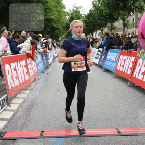 14.06.2026 - REWE Women's Run Strokosch-Dieckow http://msf.ph/oto/9764104 14.06.2026 10:57:31 Ziel 5006, 5228, 5499, 5753, 5806, 5913, 5933 meine-sportfotos.de