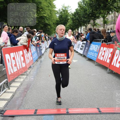 14.06.2026 - REWE Women's Run Strokosch-Dieckow http://msf.ph/oto/9764144 14.06.2026 10:57:30 Ziel 5006, 5228, 5333, 5499, 5753, 5806, 5913, 5933 meine-sportfotos.de
