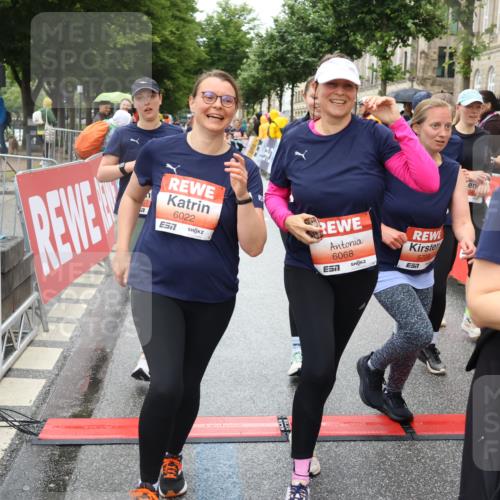 14.06.2026 - REWE Women's Run Strokosch-Dieckow http://msf.ph/oto/9764148 14.06.2026 11:11:32 Ziel 5165, 5267, 5323, 5324, 5342, 5348, 5708, 5717, 6022, 6068 meine-sportfotos.de