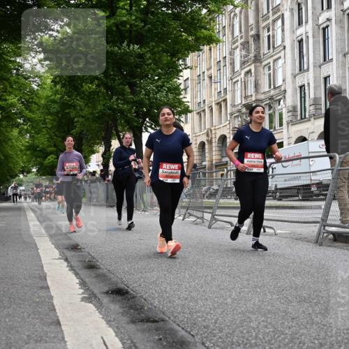 14.06.2026 - REWE Women's Run J. Mangold http://msf.ph/oto/9764151 14.06.2026 11:11:39 Ziel 5215, 5362, 5400, 5401, 5922 meine-sportfotos.de