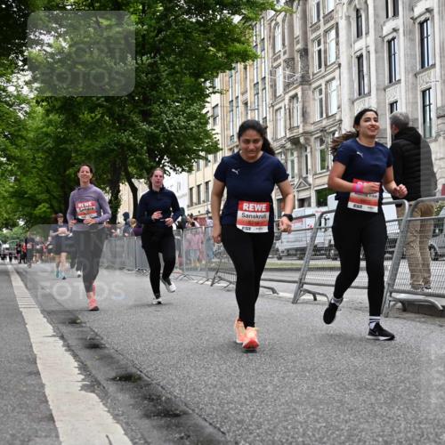 14.06.2026 - REWE Women's Run J. Mangold http://msf.ph/oto/9764160 14.06.2026 11:11:39 Ziel 5215, 5362, 5400, 5401, 5922 meine-sportfotos.de