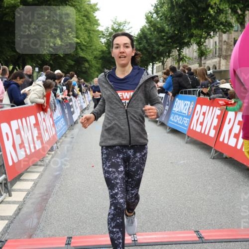 14.06.2026 - REWE Women's Run Strokosch-Dieckow http://msf.ph/oto/9764167 14.06.2026 10:57:28 Ziel 5006, 5228, 5333, 5753, 5806, 5913, 5933 meine-sportfotos.de