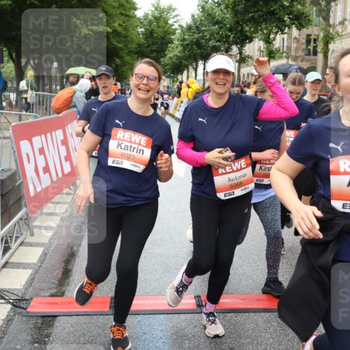 14.06.2026 - REWE Women's Run Strokosch-Dieckow http://msf.ph/oto/9764170 14.06.2026 11:11:32 Ziel 5165, 5267, 5323, 5324, 5342, 5348, 5708, 5717, 6022, 6068 meine-sportfotos.de