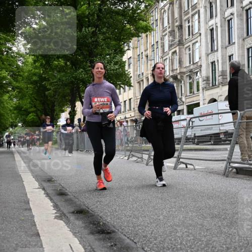 14.06.2026 - REWE Women's Run J. Mangold http://msf.ph/oto/9764175 14.06.2026 11:11:41 Ziel 5215, 5400, 5401, 5922 meine-sportfotos.de
