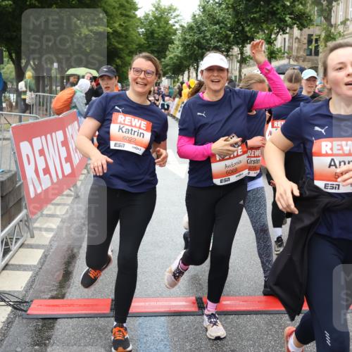 14.06.2026 - REWE Women's Run Strokosch-Dieckow http://msf.ph/oto/9764182 14.06.2026 11:11:32 Ziel 5165, 5267, 5323, 5324, 5342, 5348, 5708, 5717, 6022, 6068 meine-sportfotos.de