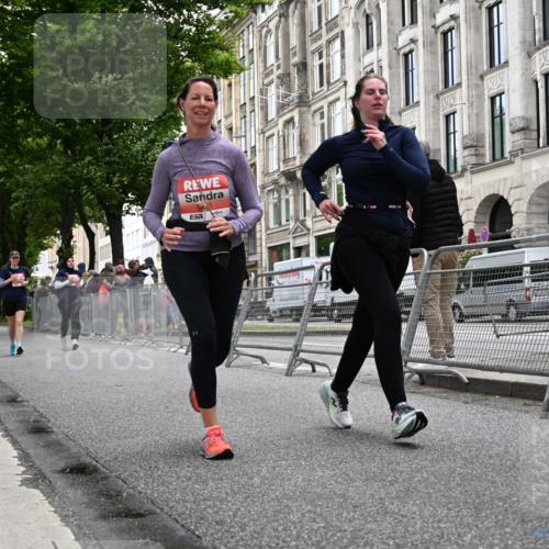 14.06.2026 - REWE Women's Run J. Mangold http://msf.ph/oto/9764186 14.06.2026 11:11:42 Ziel 5159, 5215, 5400, 5401, 5922 meine-sportfotos.de