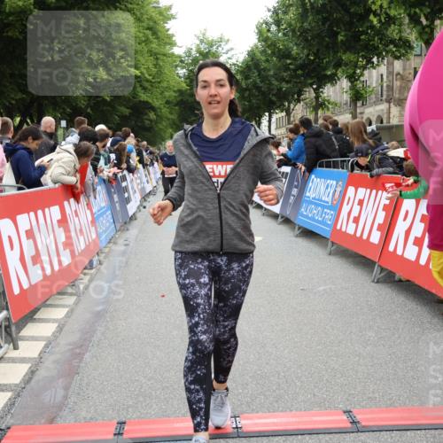 14.06.2026 - REWE Women's Run Strokosch-Dieckow http://msf.ph/oto/9764188 14.06.2026 10:57:28 Ziel 5006, 5228, 5333, 5753, 5806, 5913, 5933 meine-sportfotos.de