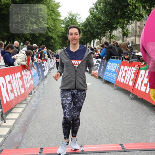 14.06.2026 - REWE Women's Run Strokosch-Dieckow http://msf.ph/oto/9764214 14.06.2026 10:57:27 Ziel 5006, 5333, 5683, 5753, 5806, 5913, 5933 meine-sportfotos.de