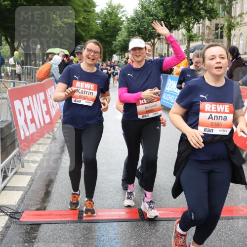 14.06.2026 - REWE Women's Run Strokosch-Dieckow http://msf.ph/oto/9764220 14.06.2026 11:11:32 Ziel 5165, 5267, 5323, 5324, 5342, 5348, 5708, 5717, 6022, 6068 meine-sportfotos.de