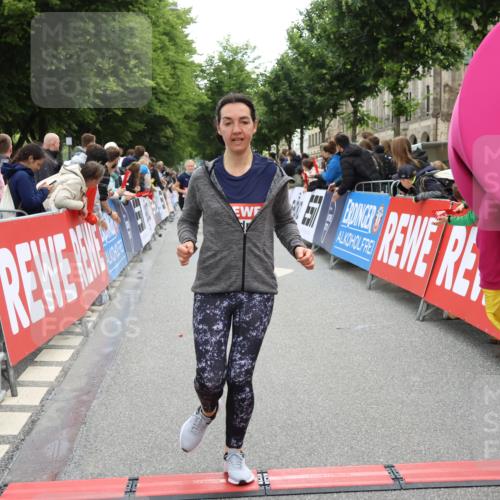 14.06.2026 - REWE Women's Run Strokosch-Dieckow http://msf.ph/oto/9764230 14.06.2026 10:57:27 Ziel 5006, 5333, 5683, 5753, 5806, 5913, 5933 meine-sportfotos.de