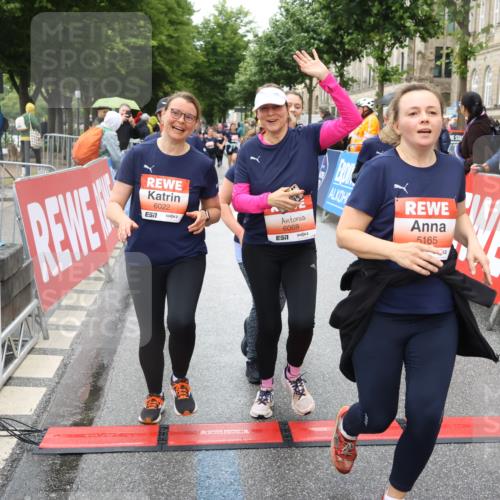 14.06.2026 - REWE Women's Run Strokosch-Dieckow http://msf.ph/oto/9764233 14.06.2026 11:11:31 Ziel 5165, 5267, 5323, 5324, 5342, 5348, 5708, 5717, 6022, 6068 meine-sportfotos.de