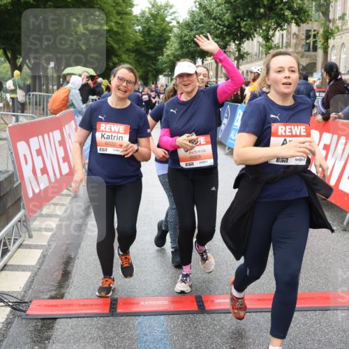 14.06.2026 - REWE Women's Run Strokosch-Dieckow http://msf.ph/oto/9764244 14.06.2026 11:11:31 Ziel 5165, 5267, 5323, 5324, 5342, 5348, 5708, 5717, 6022, 6068 meine-sportfotos.de