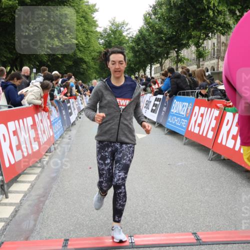 14.06.2026 - REWE Women's Run Strokosch-Dieckow http://msf.ph/oto/9764251 14.06.2026 10:57:27 Ziel 5006, 5333, 5683, 5753, 5806, 5913, 5933 meine-sportfotos.de
