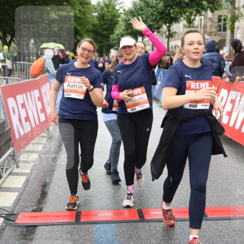 14.06.2026 - REWE Women's Run Strokosch-Dieckow http://msf.ph/oto/9764256 14.06.2026 11:11:31 Ziel 5165, 5267, 5323, 5324, 5342, 5348, 5708, 5717, 6022, 6068 meine-sportfotos.de