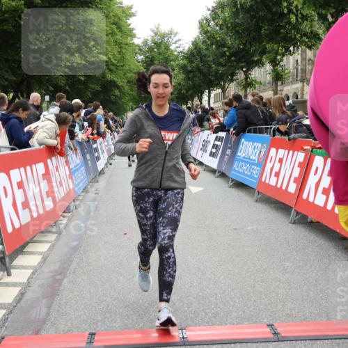 14.06.2026 - REWE Women's Run Strokosch-Dieckow http://msf.ph/oto/9764271 14.06.2026 10:57:27 Ziel 5006, 5333, 5683, 5753, 5806, 5913, 5933 meine-sportfotos.de