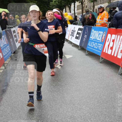 14.06.2026 - REWE Women's Run Strokosch-Dieckow http://msf.ph/oto/9764289 14.06.2026 11:11:29 Ziel 5136, 5165, 5267, 5323, 5324, 5342, 5348, 5708, 5717, 6022, 6068 meine-sportfotos.de
