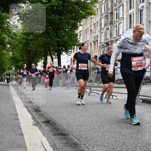 14.06.2026 - REWE Women's Run J. Mangold http://msf.ph/oto/9764311 14.06.2026 11:12:02 Ziel 5097, 5105, 5555, 5658, 5959 meine-sportfotos.de