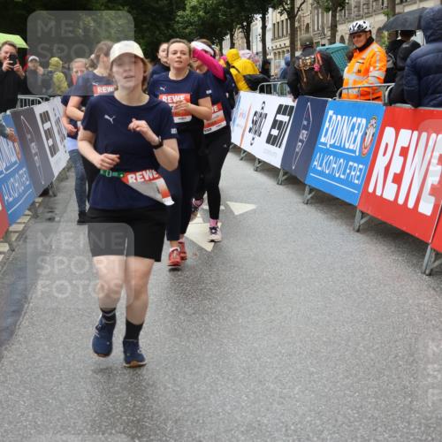 14.06.2026 - REWE Women's Run Strokosch-Dieckow http://msf.ph/oto/9764316 14.06.2026 11:11:29 Ziel 5136, 5165, 5267, 5323, 5324, 5342, 5348, 5708, 5717, 6022, 6068 meine-sportfotos.de