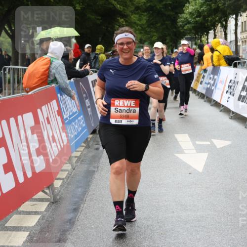 14.06.2026 - REWE Women's Run Strokosch-Dieckow http://msf.ph/oto/9764340 14.06.2026 11:11:25 Ziel 5136, 5275, 5348 meine-sportfotos.de