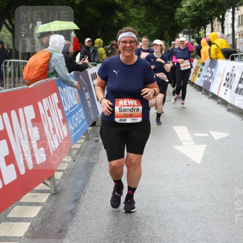 14.06.2026 - REWE Women's Run Strokosch-Dieckow http://msf.ph/oto/9764364 14.06.2026 11:11:25 Ziel 5136, 5275, 5348 meine-sportfotos.de