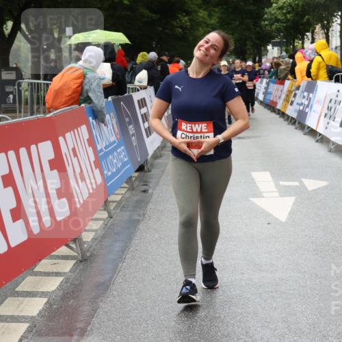 14.06.2026 - REWE Women's Run Strokosch-Dieckow http://msf.ph/oto/9764375 14.06.2026 11:11:20 Ziel 5136, 5275, 5575, 5617, 6027 meine-sportfotos.de