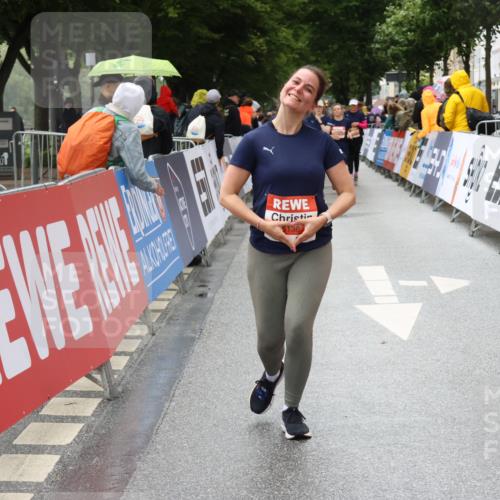 14.06.2026 - REWE Women's Run Strokosch-Dieckow http://msf.ph/oto/9764413 14.06.2026 11:11:20 Ziel 5136, 5275, 5575, 5617, 6027 meine-sportfotos.de