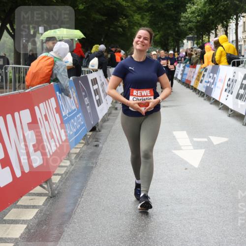 14.06.2026 - REWE Women's Run Strokosch-Dieckow http://msf.ph/oto/9764441 14.06.2026 11:11:20 Ziel 5136, 5275, 5575, 5617, 6027 meine-sportfotos.de