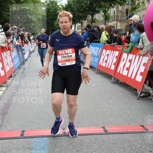 14.06.2026 - REWE Women's Run Strokosch-Dieckow http://msf.ph/oto/9764445 14.06.2026 10:57:22 Ziel 5006, 5048, 5333, 5500, 5683, 5753, 5872, 5933 meine-sportfotos.de
