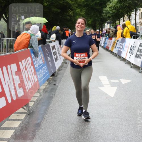14.06.2026 - REWE Women's Run Strokosch-Dieckow http://msf.ph/oto/9764454 14.06.2026 11:11:20 Ziel 5136, 5275, 5575, 5617, 6027 meine-sportfotos.de