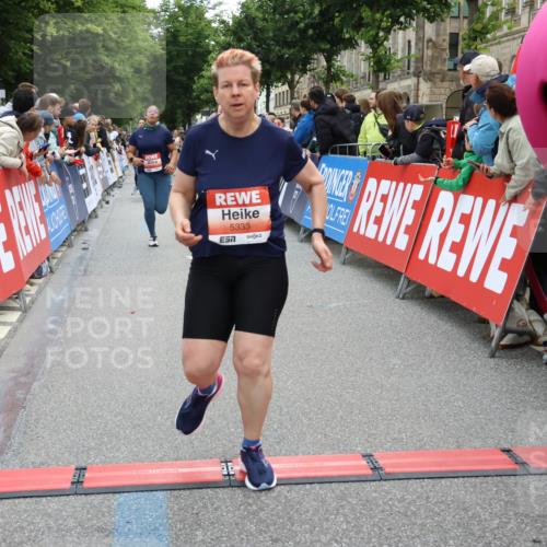 14.06.2026 - REWE Women's Run Strokosch-Dieckow http://msf.ph/oto/9764474 14.06.2026 10:57:22 Ziel 5006, 5048, 5333, 5500, 5683, 5753, 5872, 5933 meine-sportfotos.de