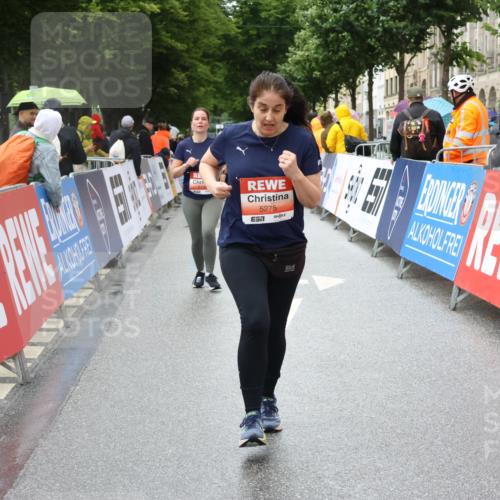 14.06.2026 - REWE Women's Run Strokosch-Dieckow http://msf.ph/oto/9764479 14.06.2026 11:11:17 Ziel 5136, 5275, 5575, 5617, 6027 meine-sportfotos.de