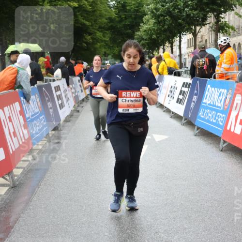 14.06.2026 - REWE Women's Run Strokosch-Dieckow http://msf.ph/oto/9764494 14.06.2026 11:11:17 Ziel 5136, 5275, 5575, 5617, 6027 meine-sportfotos.de