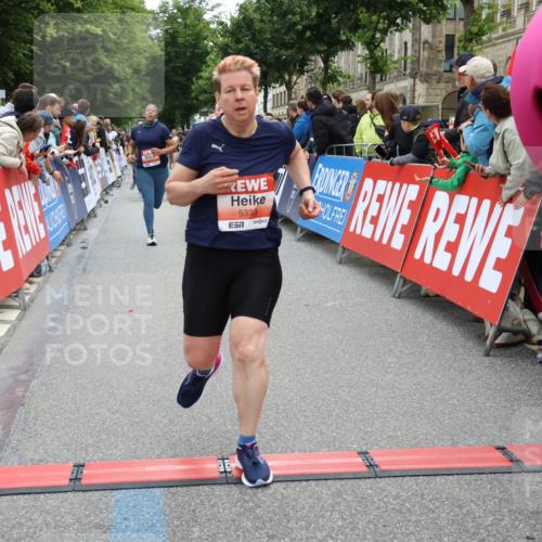 14.06.2026 - REWE Women's Run Strokosch-Dieckow http://msf.ph/oto/9764502 14.06.2026 10:57:22 Ziel 5006, 5048, 5333, 5500, 5683, 5753, 5872, 5933 meine-sportfotos.de